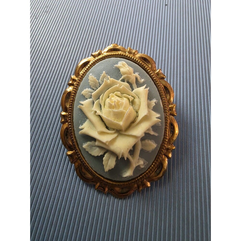 Vintage Blue White Rose Cameo Brooch Gold Tone Filigree Frame Oval Floral Pin 2"